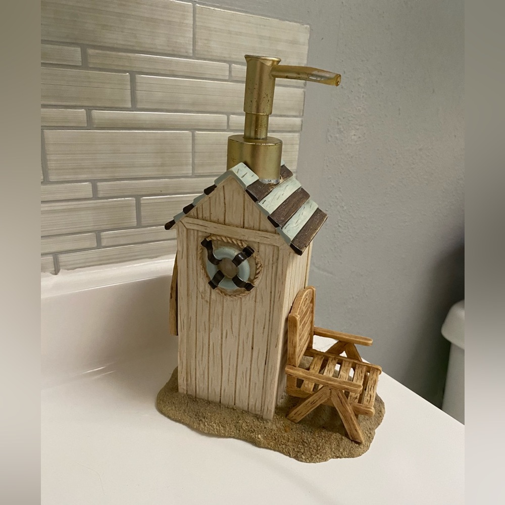 Bathroom soap dispenser